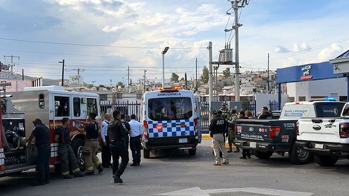 Explosión por acumulación de gas deja lesionada a cajera de autolavado