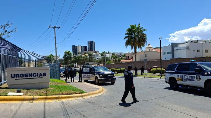 Bajo fuerte operativo llegan al Hospital Ángeles estatales atacados en Ojinaga