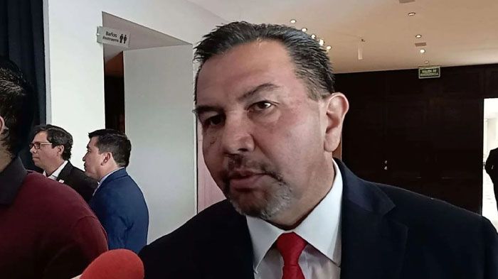 Respalda alcalde Cruz Pérez Cuellar reducir gastos en Congresos locales