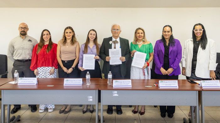 Firman convenio para prevenir embarazos adolescentes y violencia sexual en Cuauhtémoc
