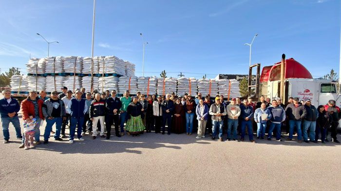 Encabeza alcalde Beto Pérez entrega de apoyo a apicultores de la región