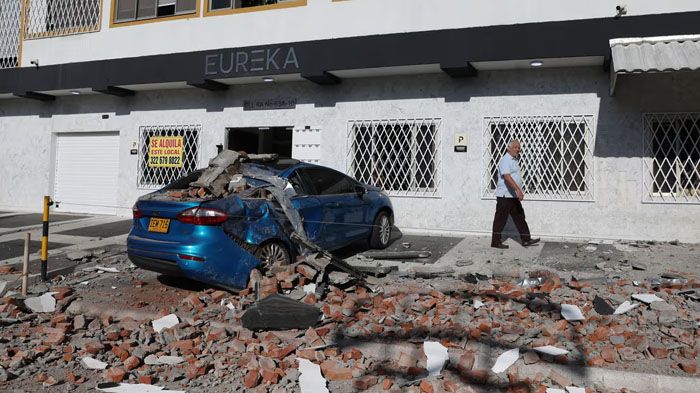 Fuerte sismo de 7.4 sacude el país de Colombia dejando fallecidos y derrumbes