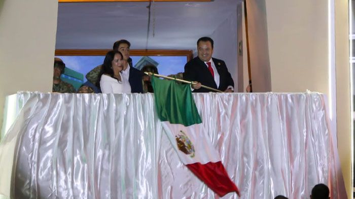 Más de 10 mil personas abarrotan el Reloj Público durante el Grito en Delicias