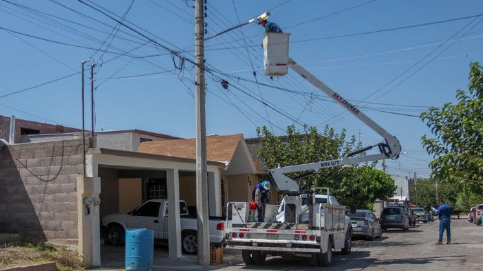 Renuevan luminarias en la Obrera, Los Nogales, Las Torres y avanzan en más colonias de Delicias