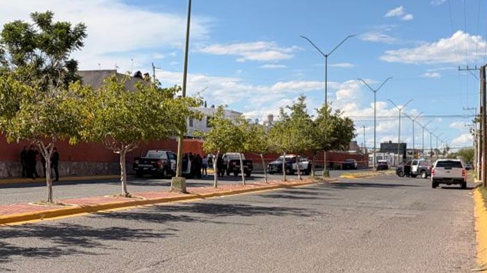 Bajo fuerte operativo llegan al Hospital Ángeles estatales atacados en Ojinaga